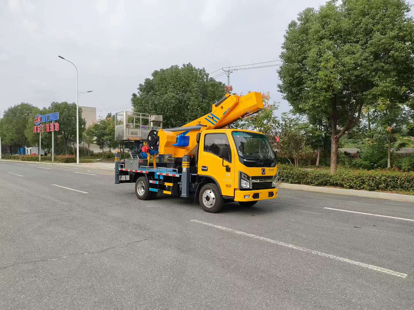 徐工汉驰31米蓝牌高空作业车