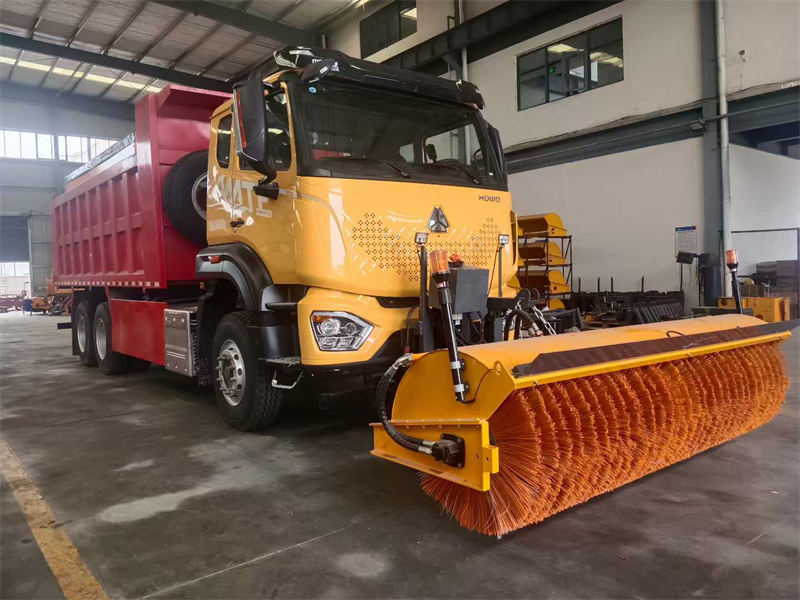 重汽豪沃后双桥除雪车