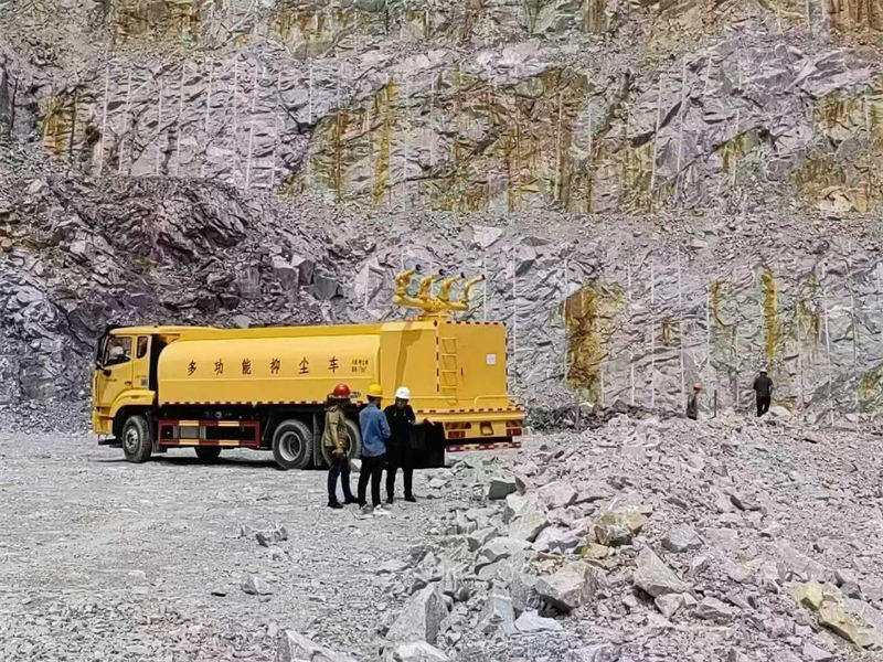 矿山爆破抑尘车