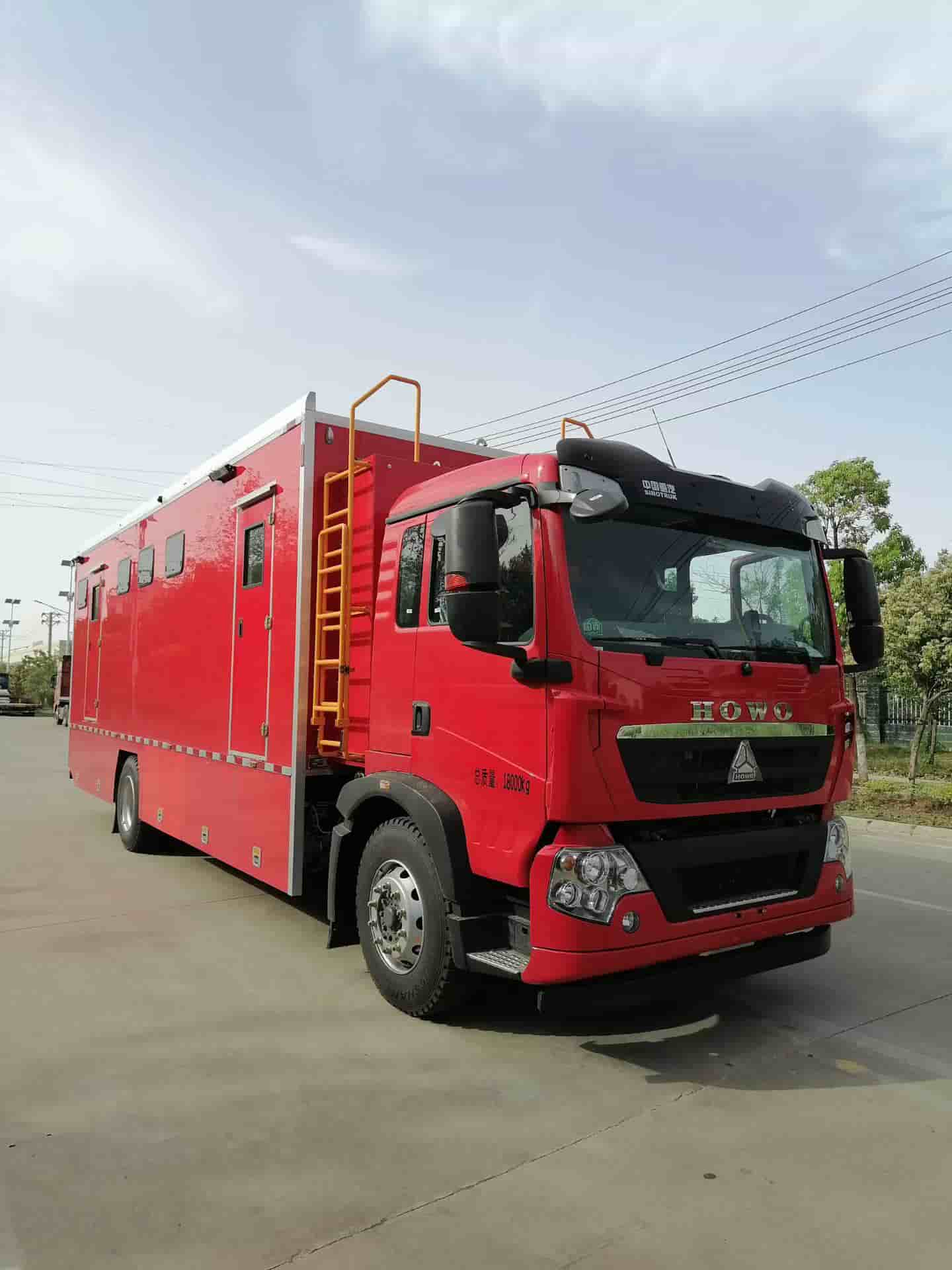 重汽豪沃淋浴车