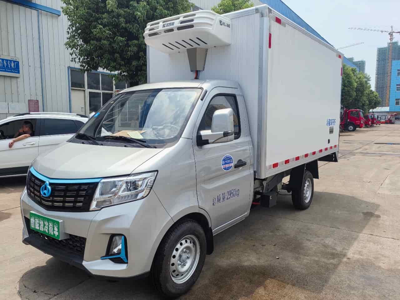 长安跨越T3EV纯电冷藏车