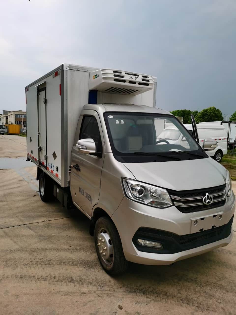 重庆长安跨越王X1（后双轮）冷藏车