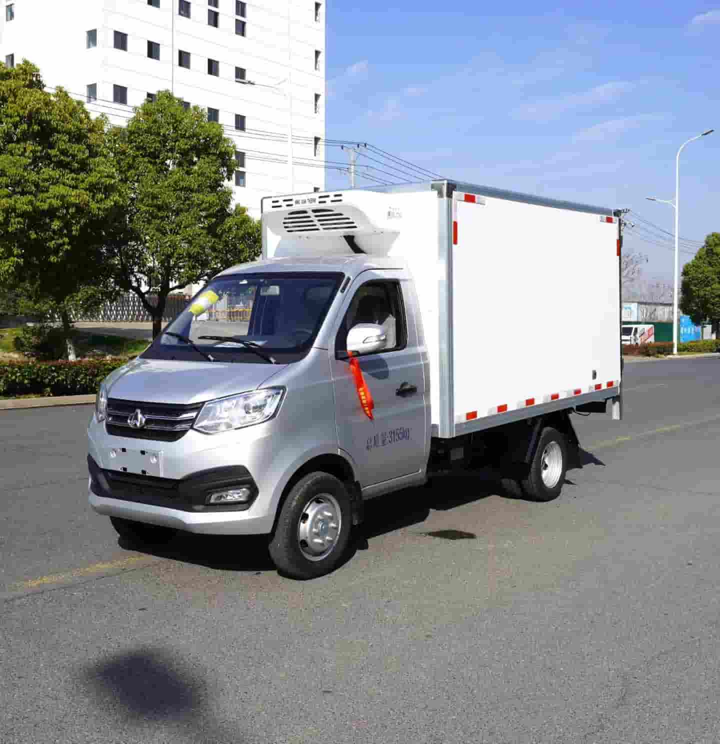 长安跨越王X1（后双轮）冷藏车（国六)