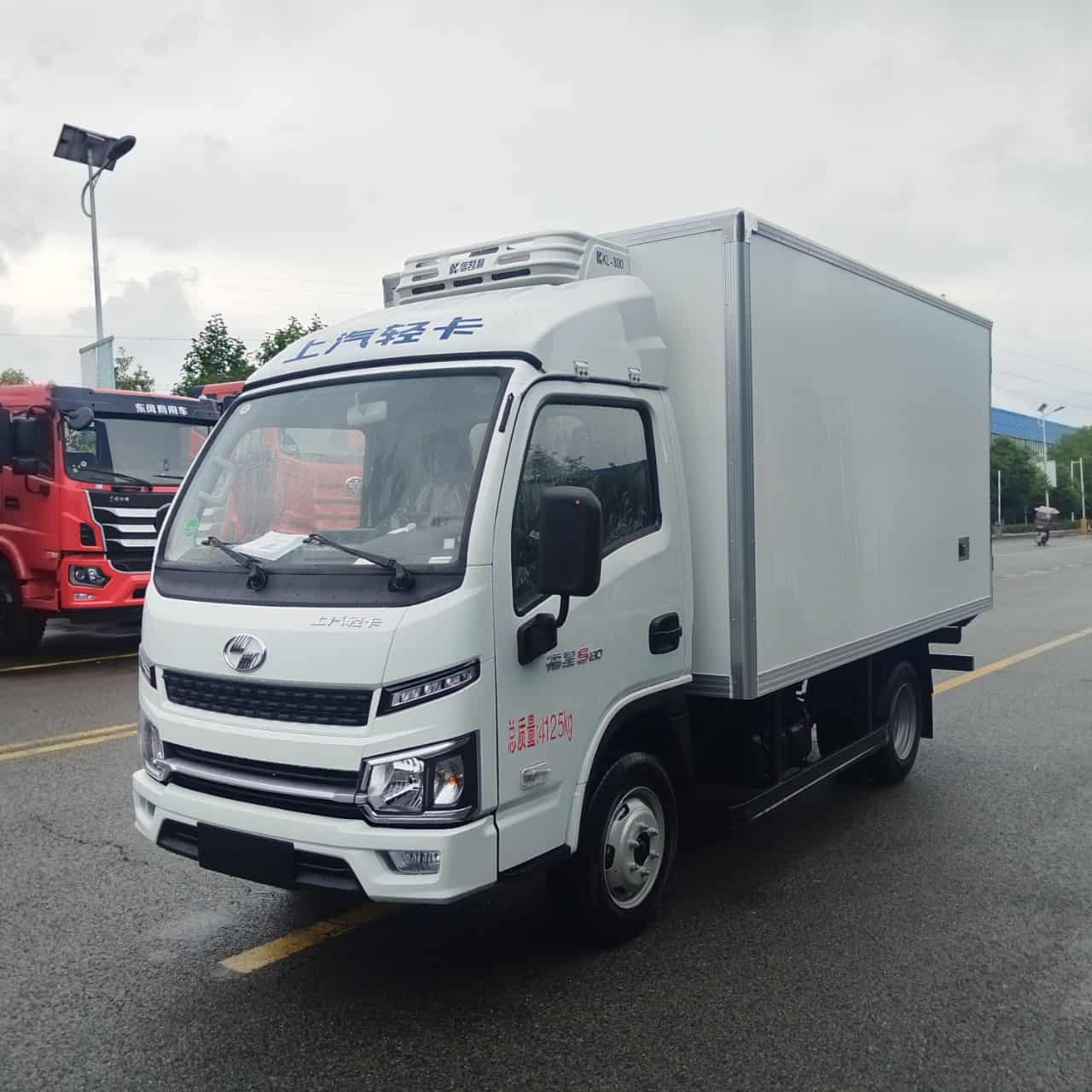 上汽跃进S80柴油冷藏车