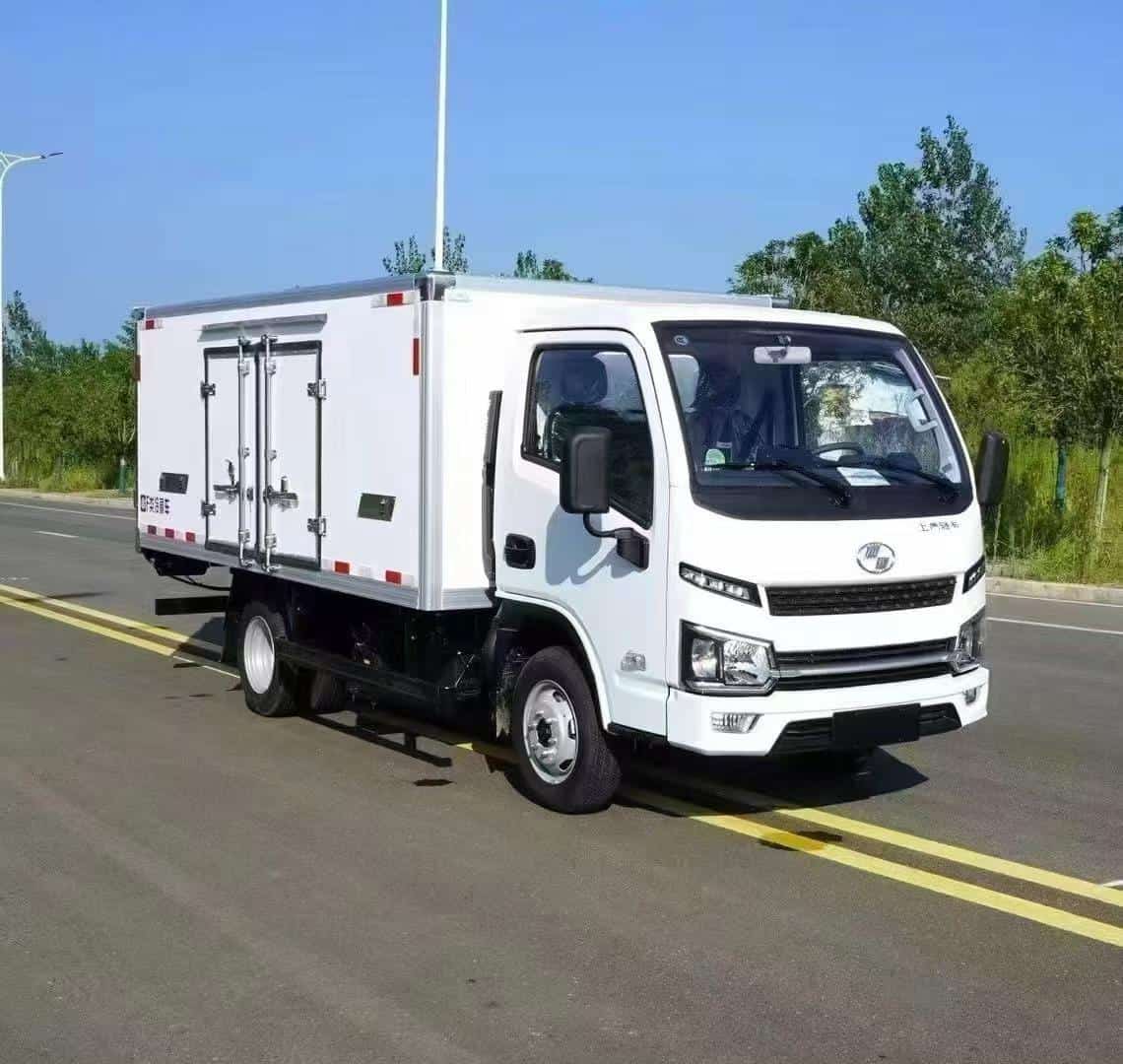 上汽跃进S80地库版冷藏车