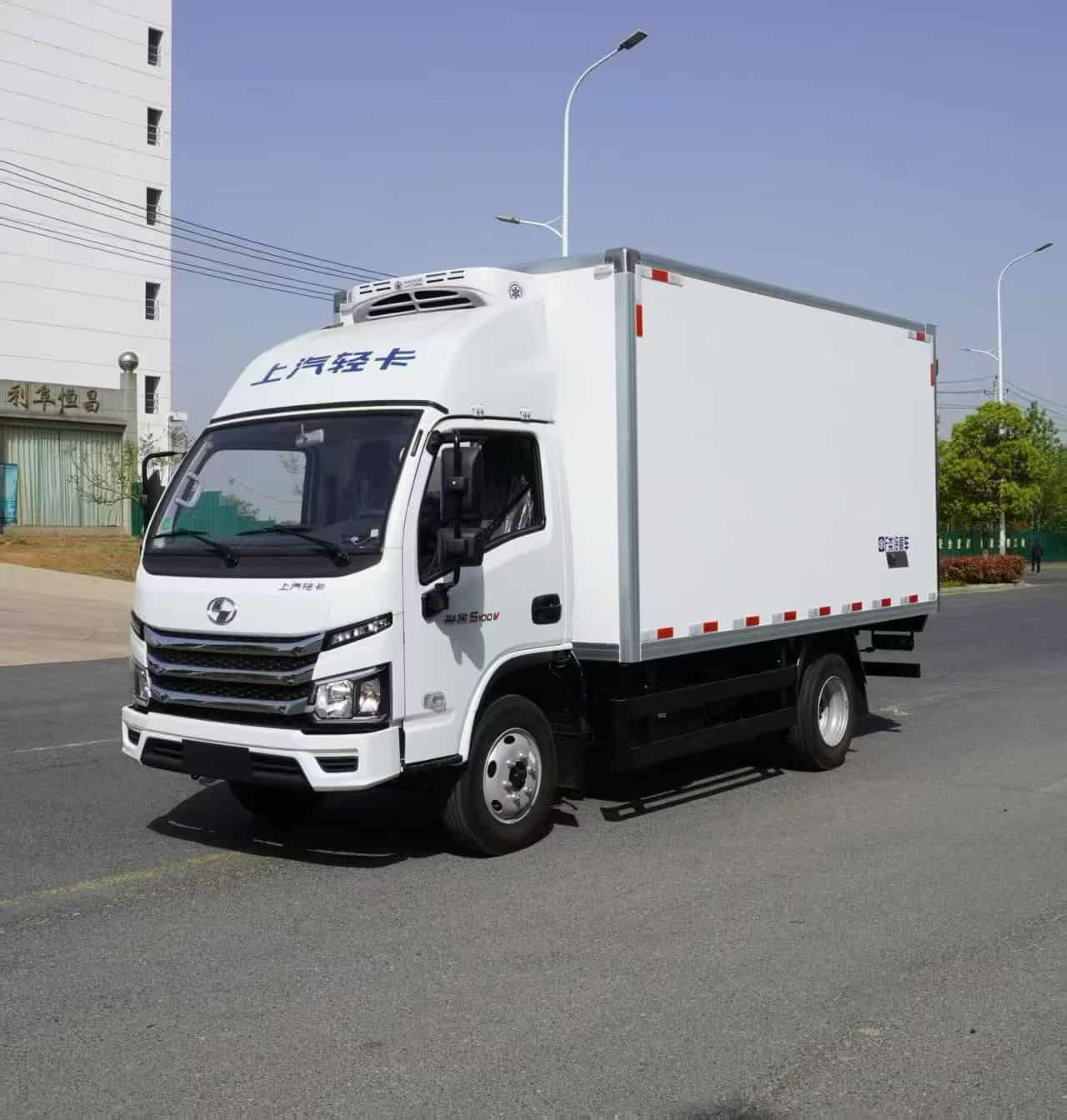 上汽跃进汽油3260箱体冷藏车
