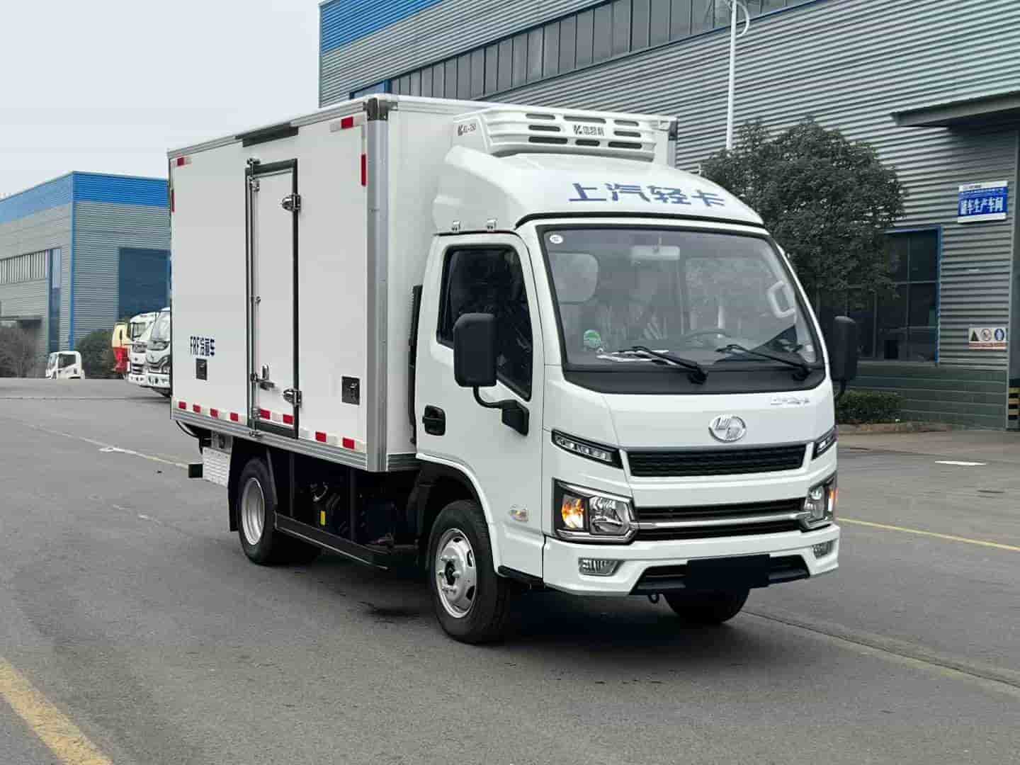 上汽跃进S80柴油冷藏车3260厢长