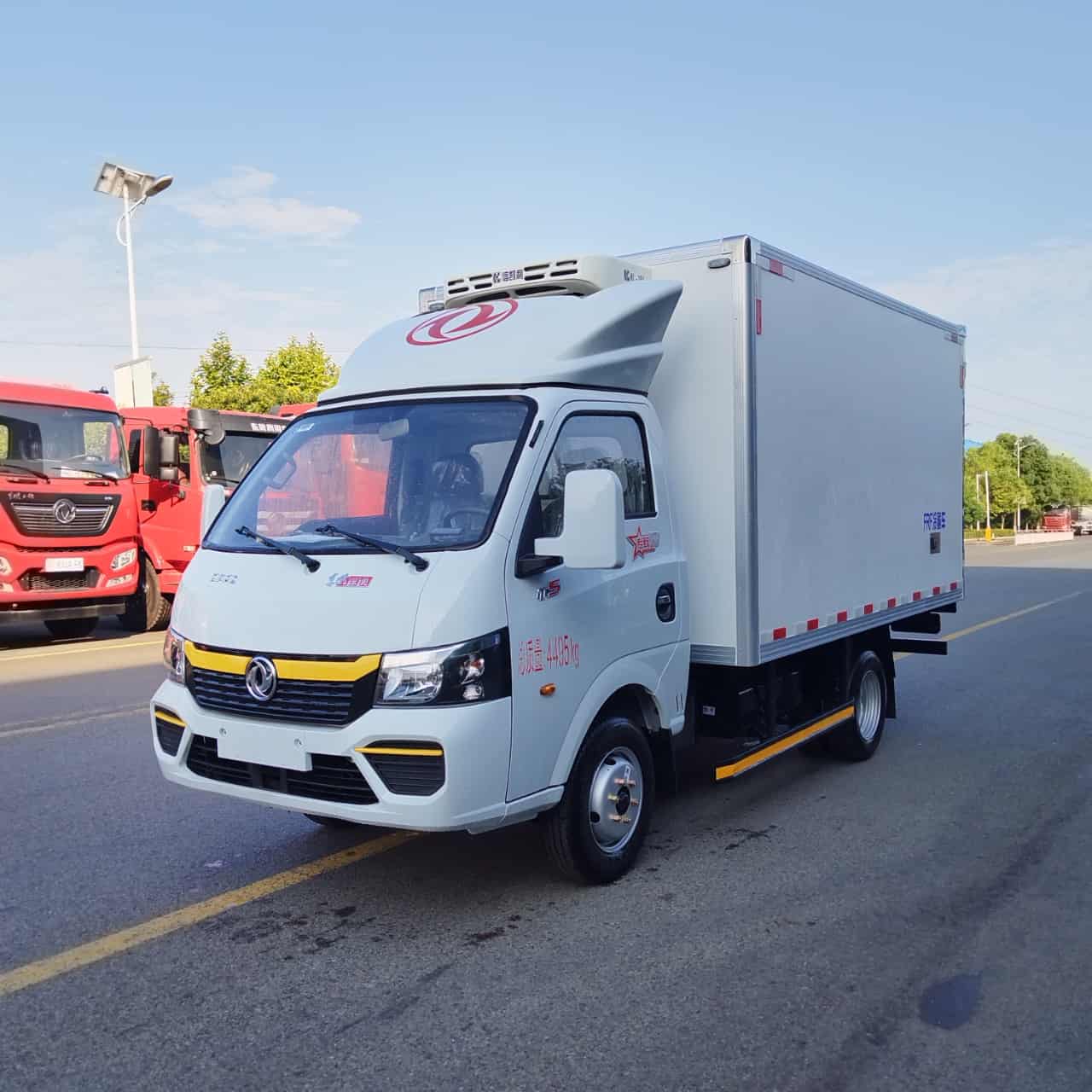 东风途逸T5（柴油）冷藏车