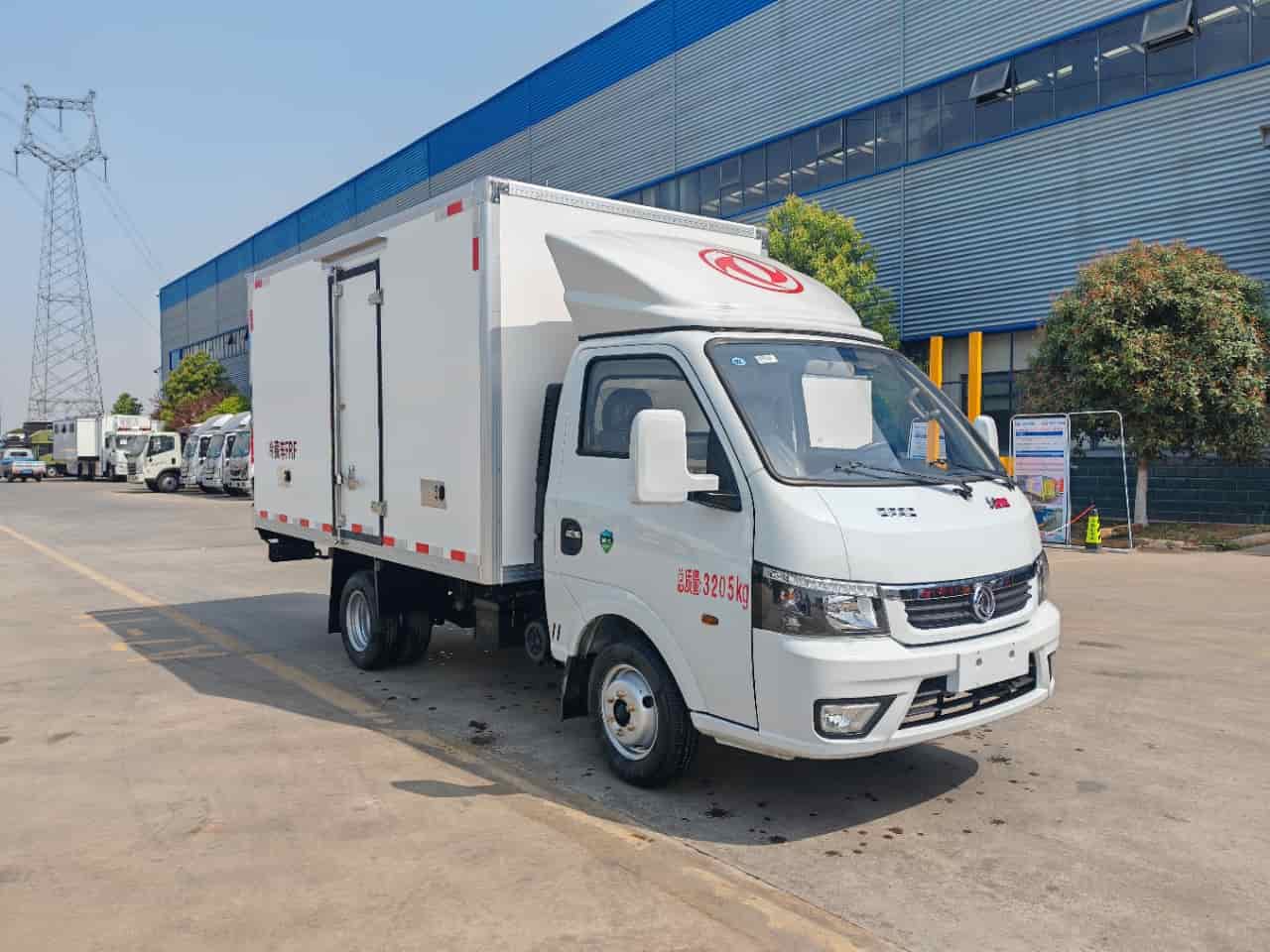 东风途逸汽油冷藏车