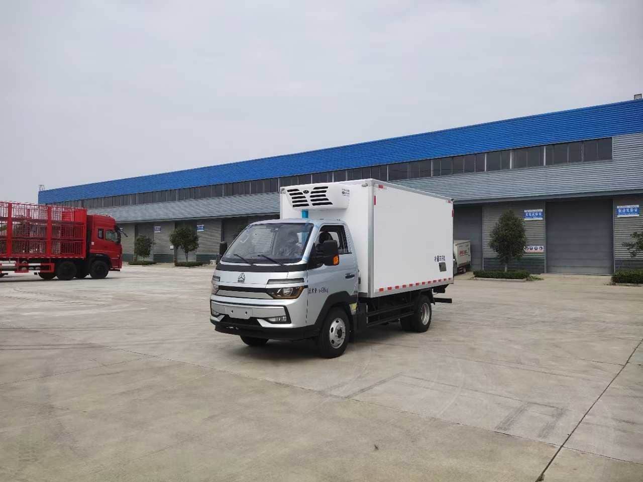 重汽豪沃新款智相跨界3.8米冷藏车
