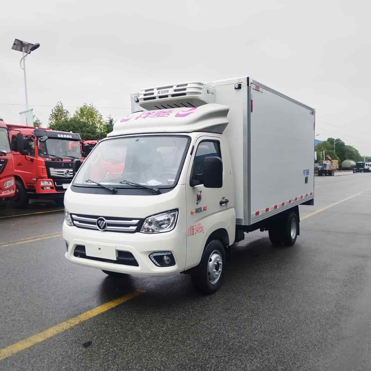 3.7米福田祥菱M2冷藏车（汽油1.6L)