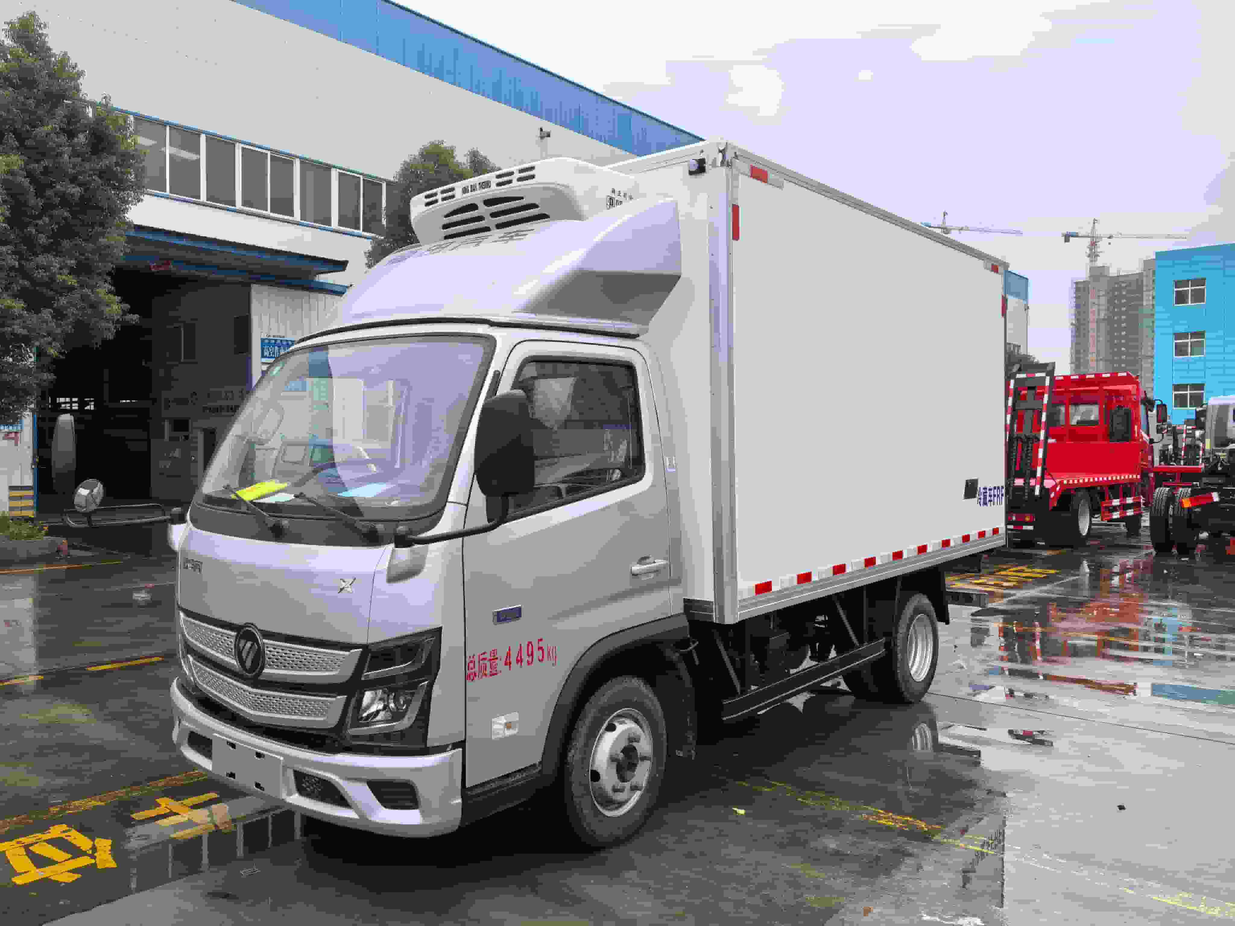 福田欧马可X卡3.7米冷藏车