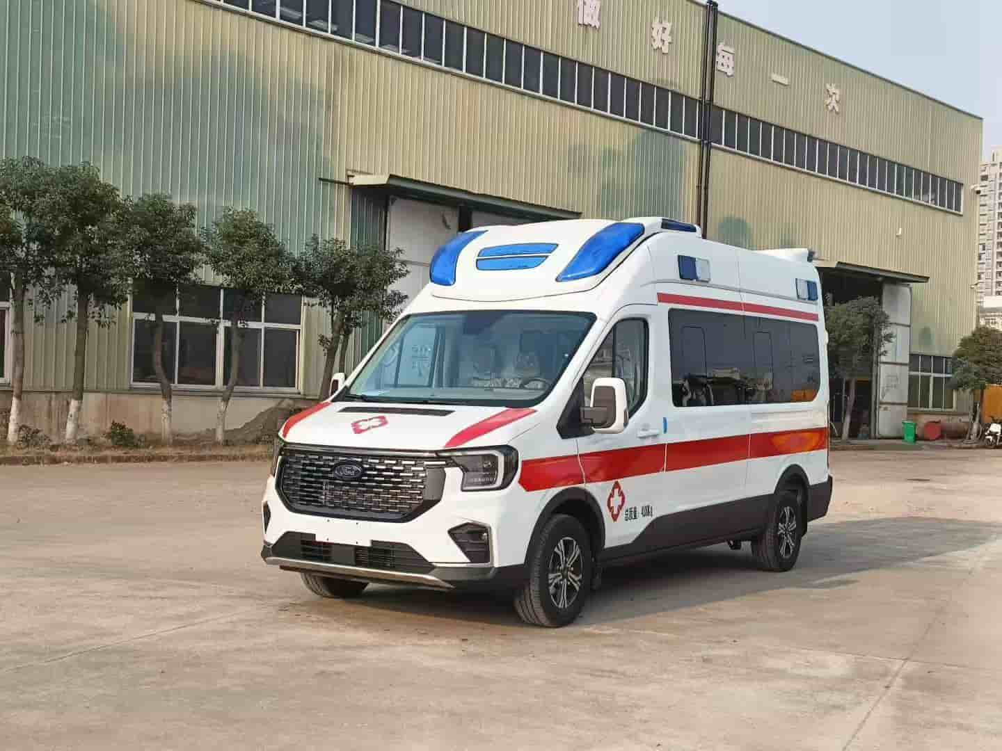 福特T8长轴高顶监护型救护车