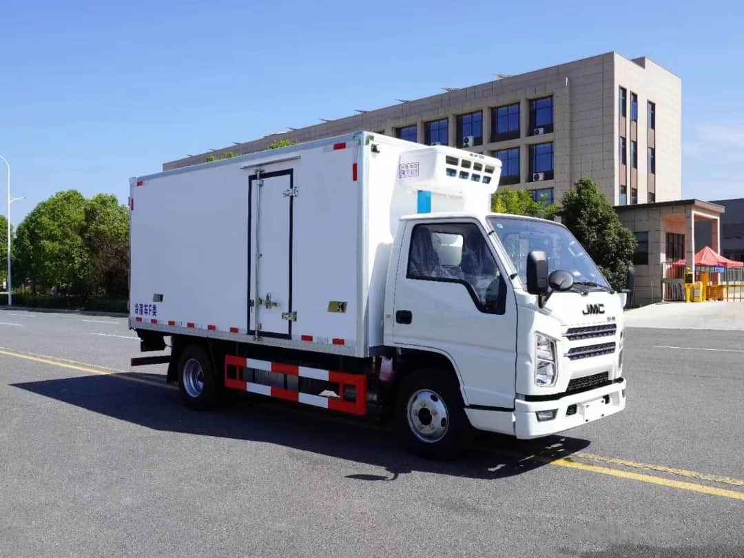 江铃顺达窄体冷藏车