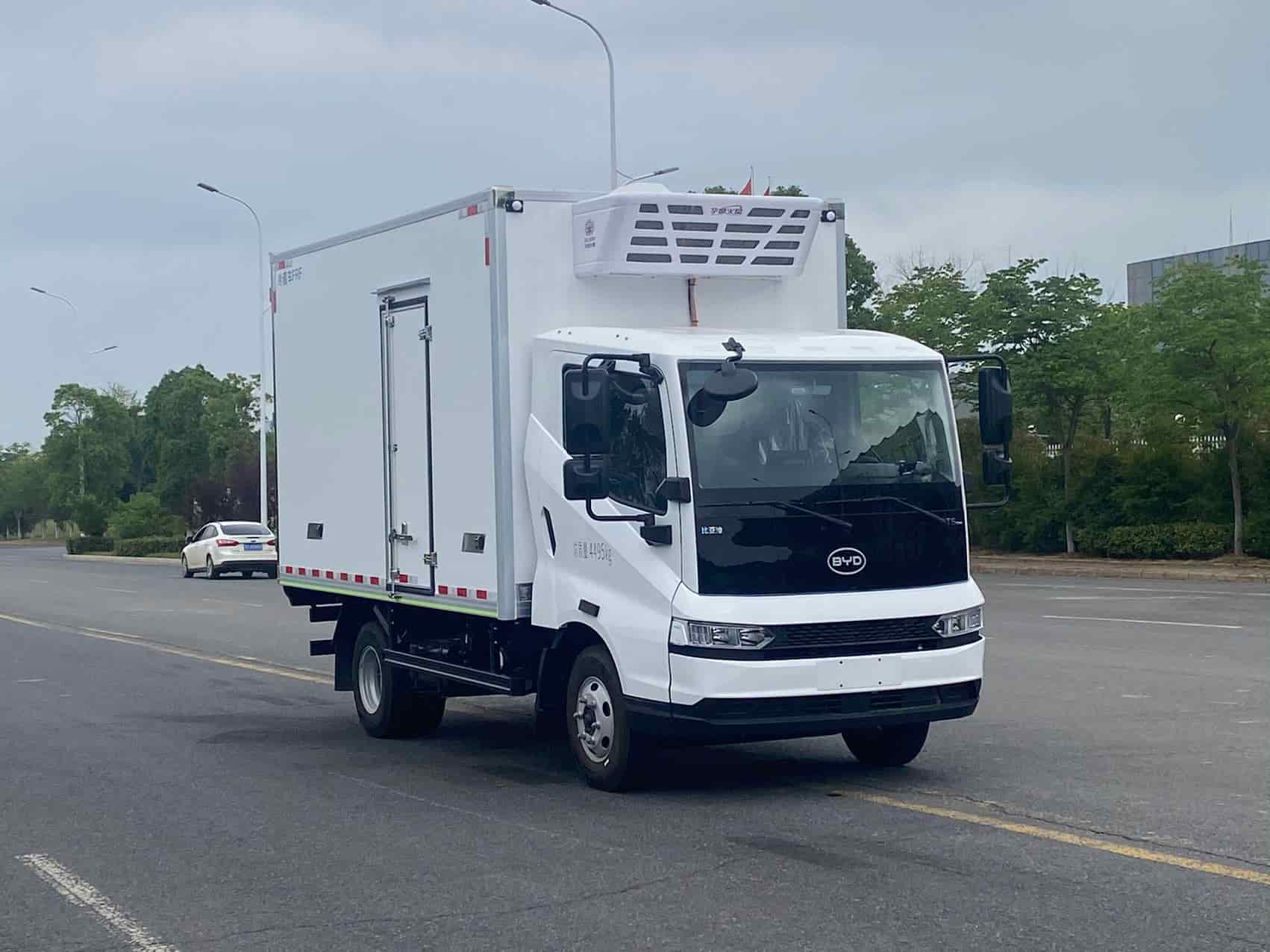 比亚迪T5DM混动冷藏车（56度电）