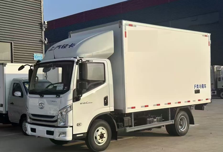 上汽跃进C500 4.2自动挡冷藏车