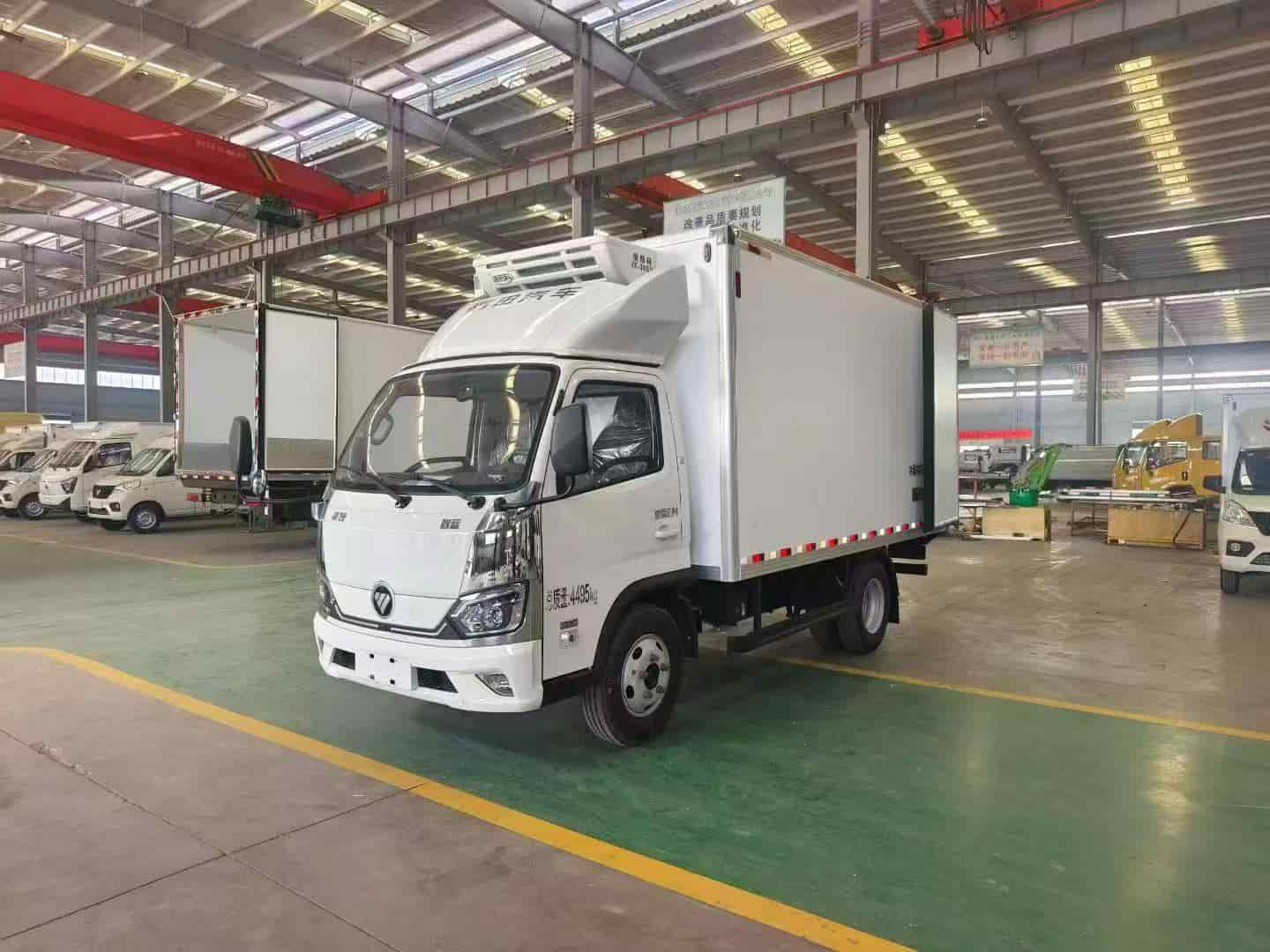 3米8福田奥铃智蓝M卡纯电动冷藏车