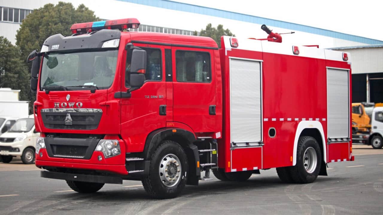重汽豪沃（国六）8吨泡沫消防车