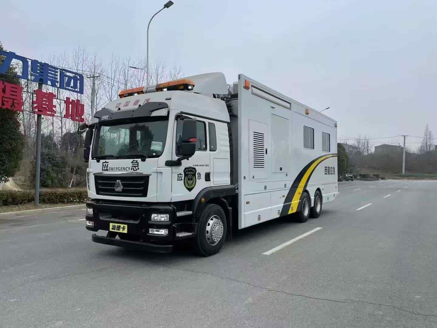 重汽豪沃指挥车