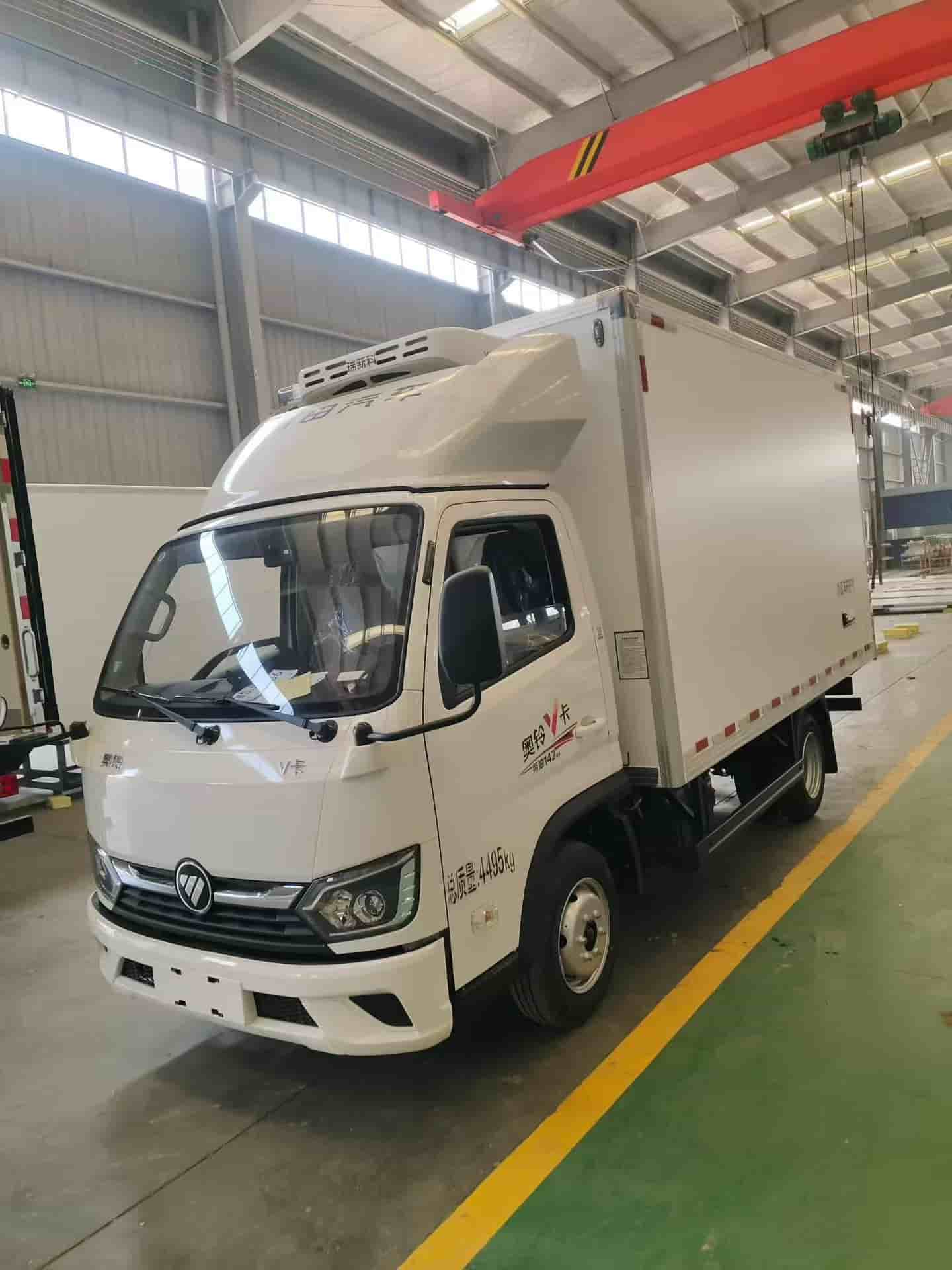 福田奥铃V卡3.7米蓝牌冷藏车