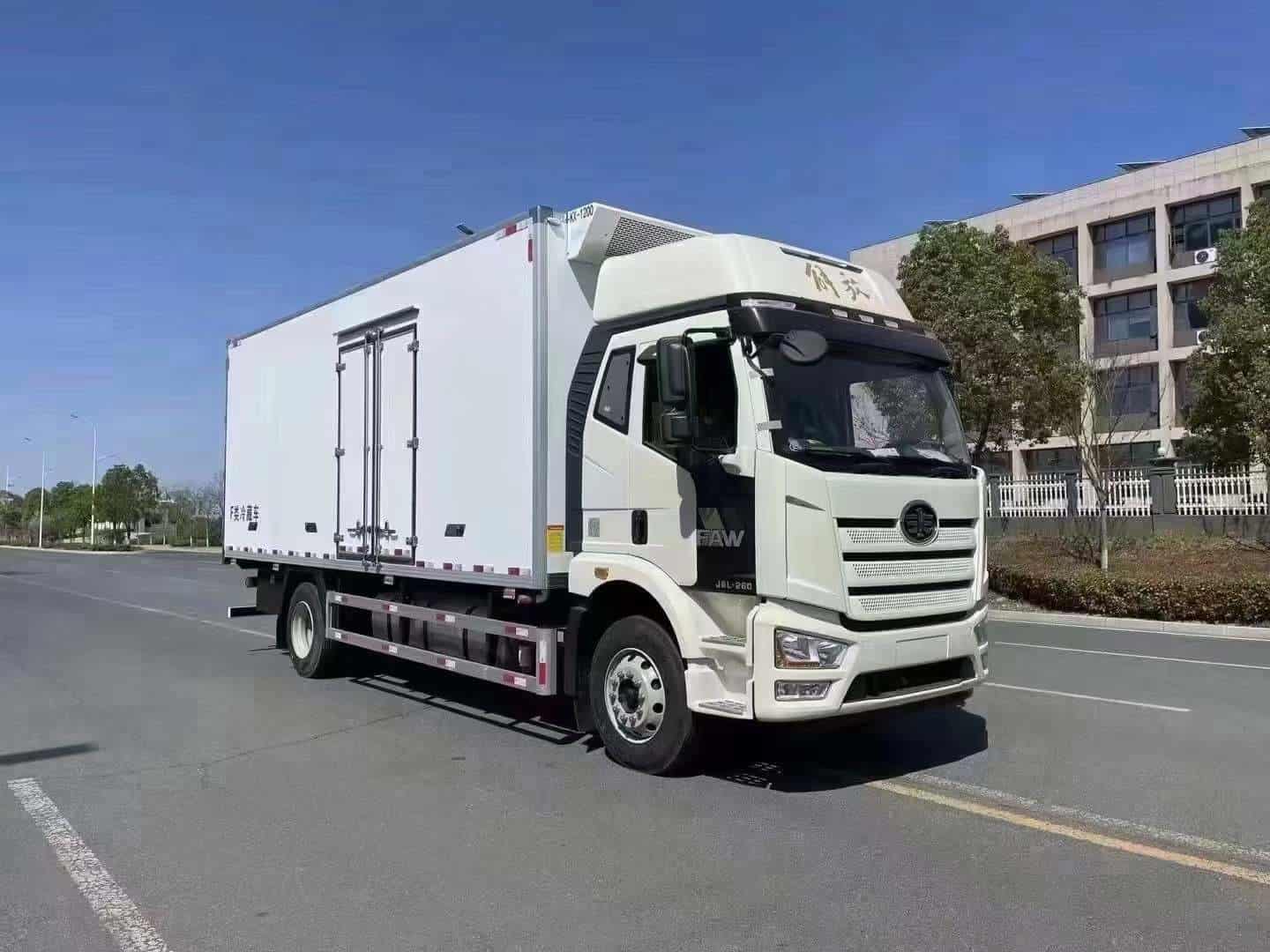 解放J6L精英版冷藏车6.8米