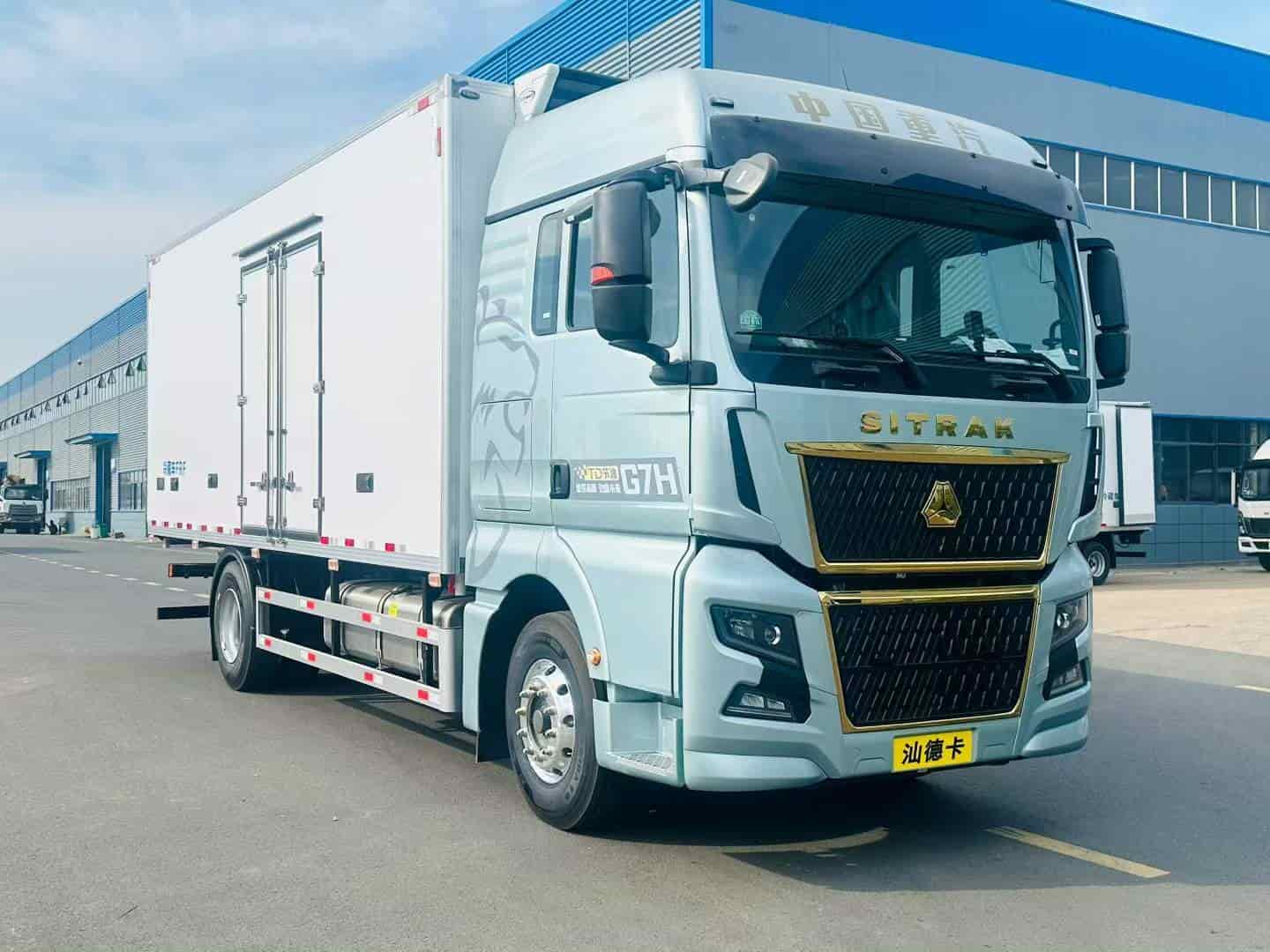 汕德卡G7H6.8米奢华版冷藏车