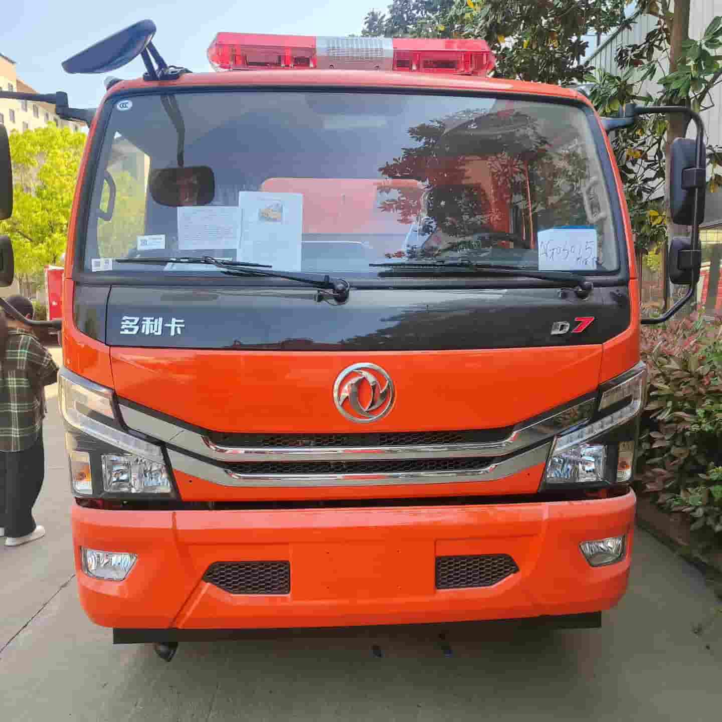 东风多利卡消防洒水车