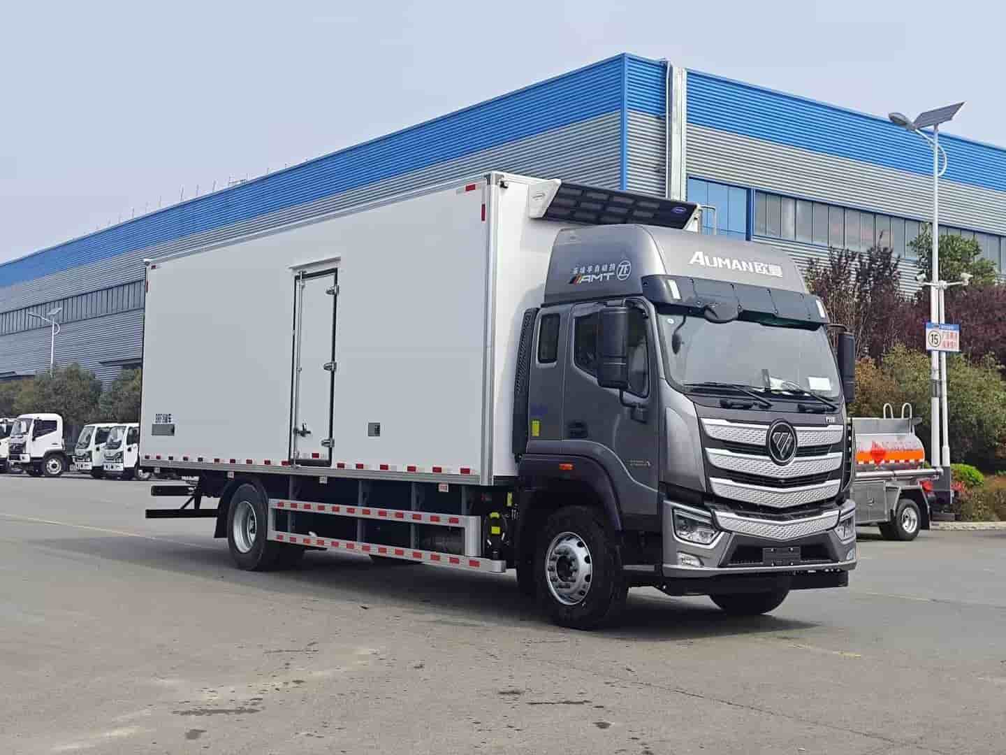 7.8米福田欧曼行星330马力冷藏车