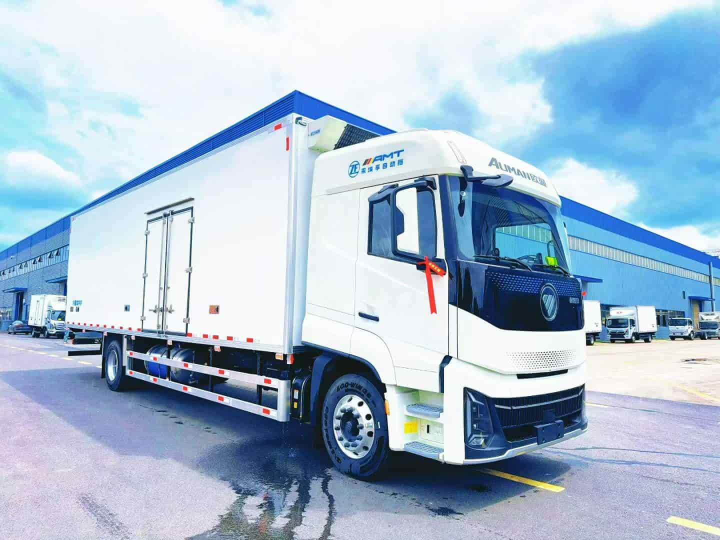 欧曼银河3单桥9.6米冷藏车