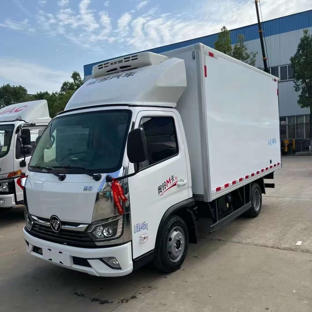 福田M卡3700厢长冷藏车