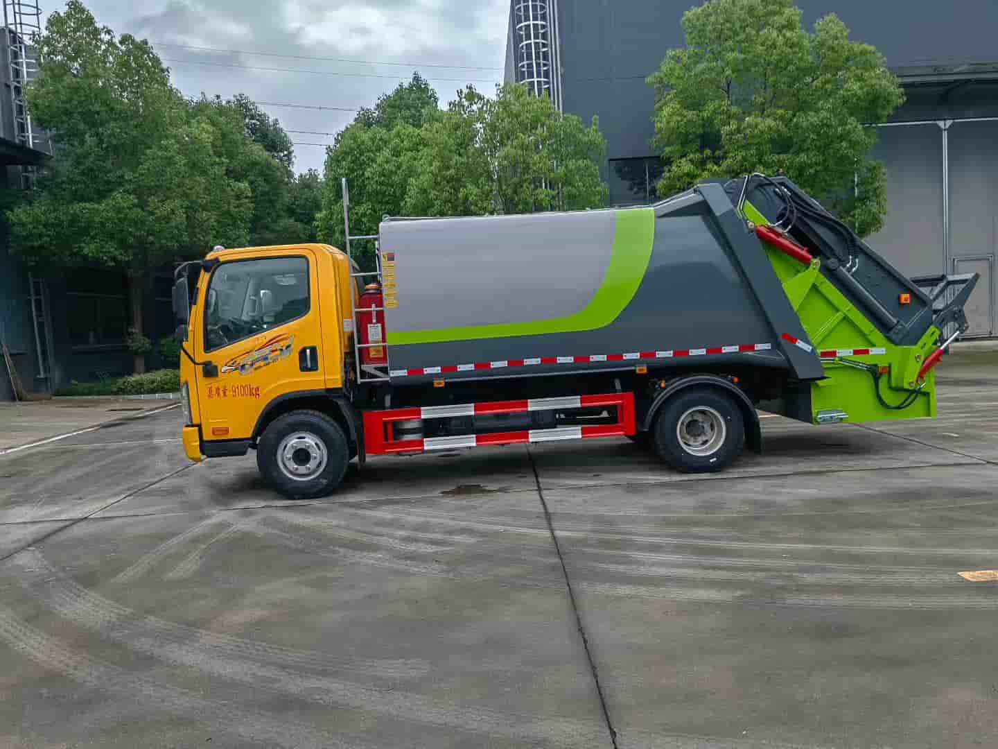 解放8方压缩垃圾车