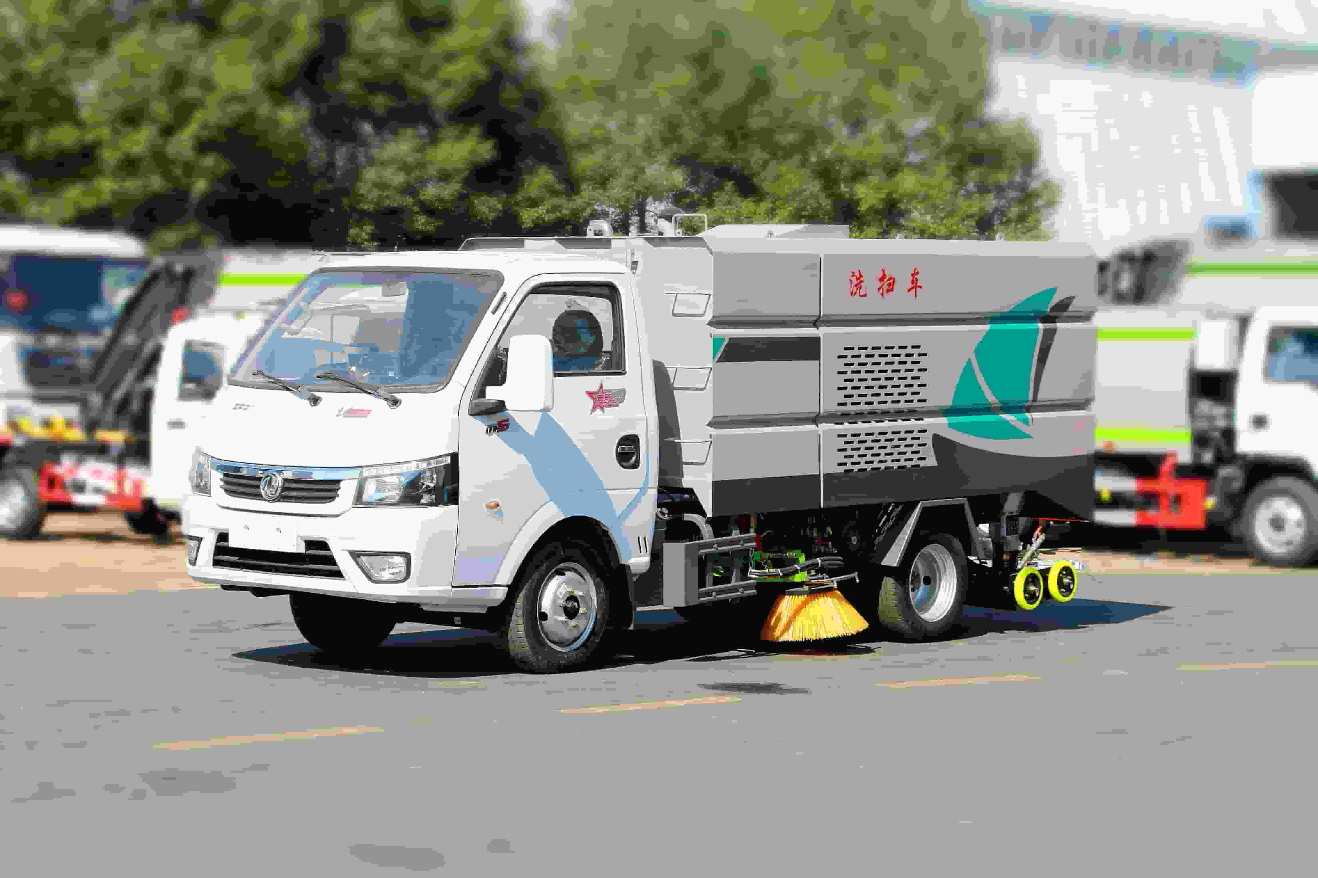 东风途逸洗扫车