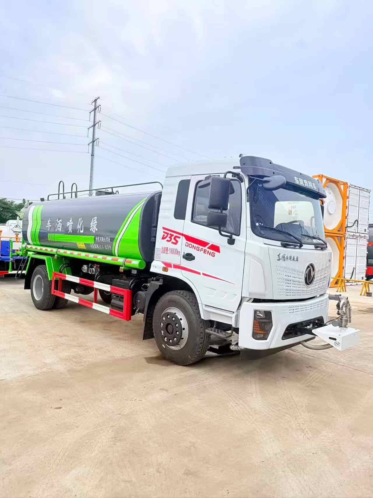 东风D3S 15方洒水车