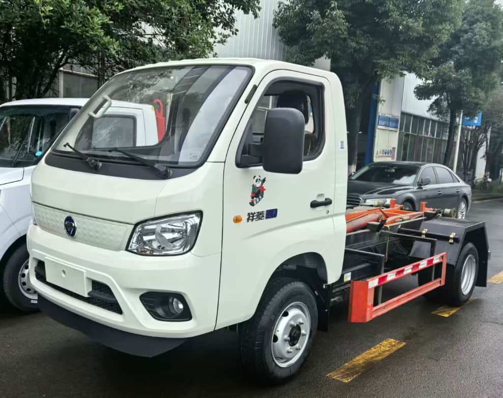 新款福田纯电勾臂垃圾车