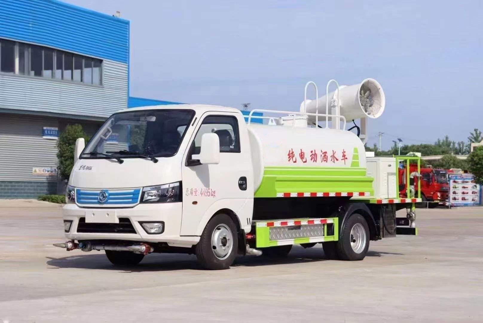 东风华神纯电动洒水车