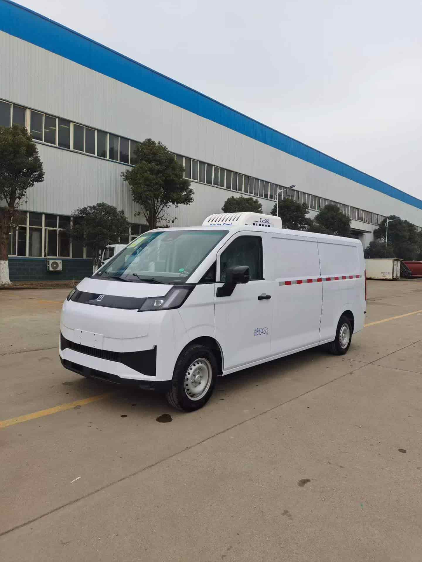 吉利远程V8E纯电面包冷藏车