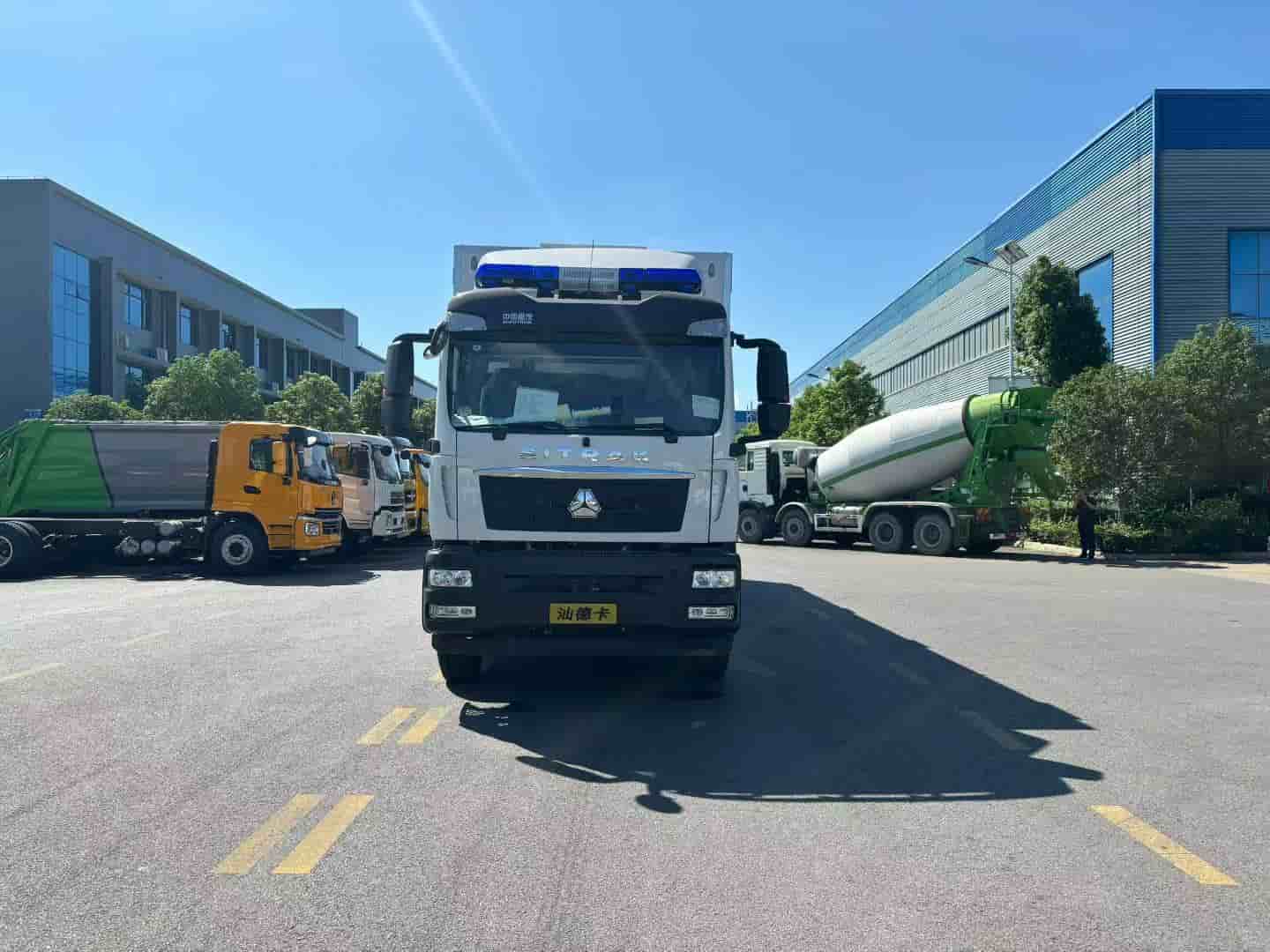 重汽汕德卡6×4高端体检车