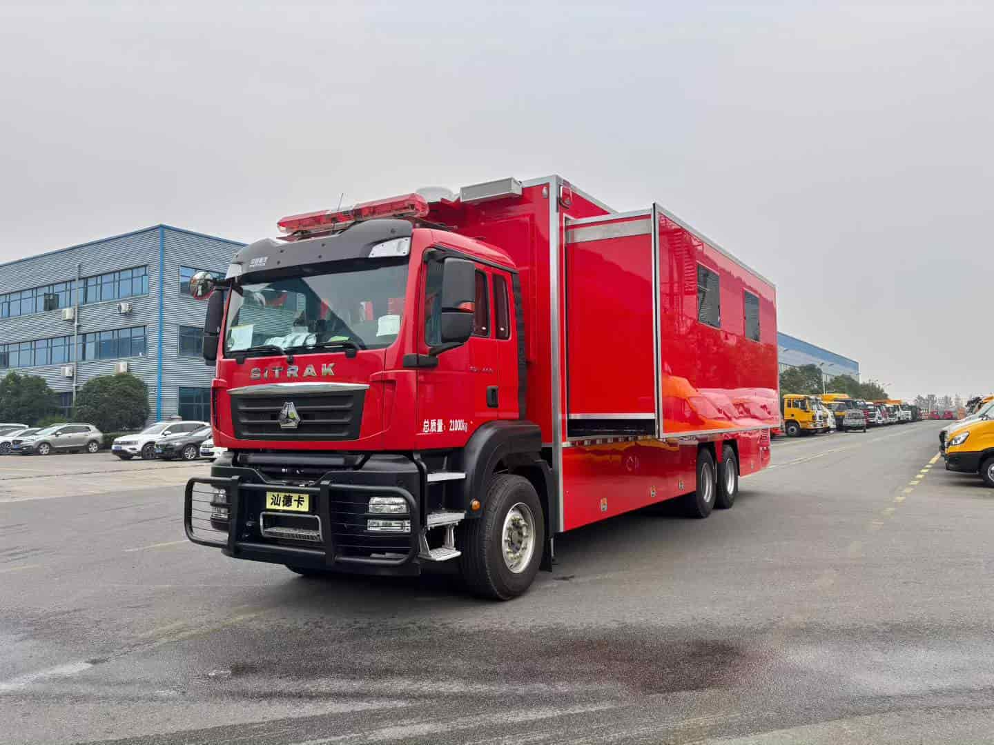重汽汕德卡6×4指挥车
