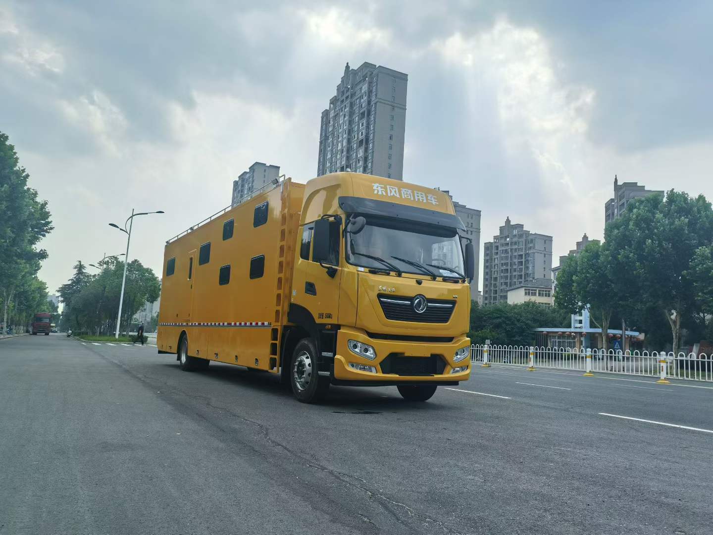 东风天锦宿营后勤保障车