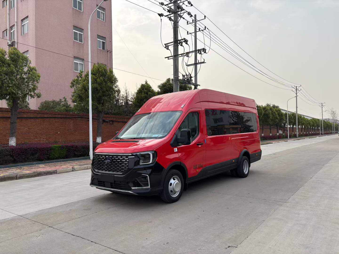 福特全顺T8运兵车
